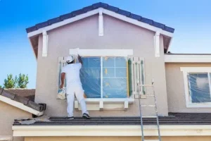 The Main paint in exterior side building with brush